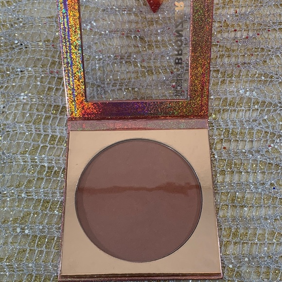 Bronzer - Picture 2 of 3